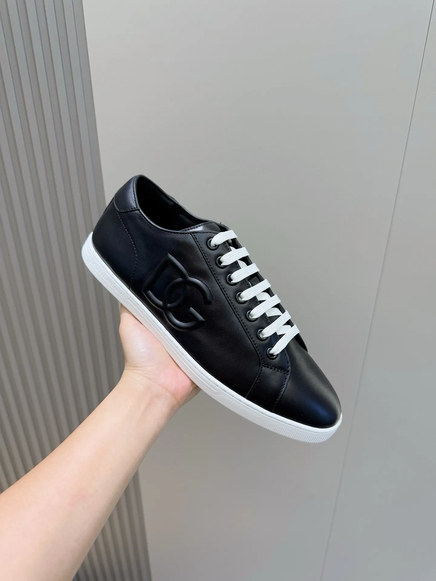 Men's Men's Shoes💰400 [New Style]🐏🐏DG men's calfskin sneakers Portofino Yacht shoes, simple and versatile design, unique saddle leather soles. The Dolce &G logo rear wing is the icing on the cake. Imported cowhide + rubber outsole Size: 39-44 (customized at 38.45)